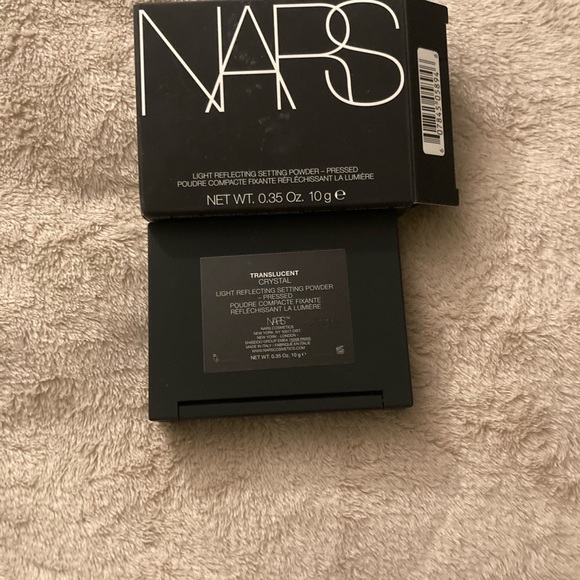 NARS LIGHT REFLECTING SETTING POWDER IN Translucent Crystal - Picture 2 of 4